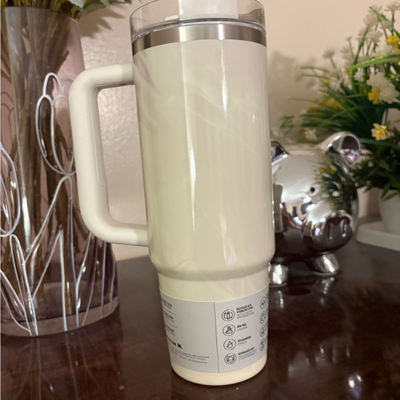 Stanley the flowstate quencher H2O tumbler, new in box, 30 ounces - Picture 5 of 6